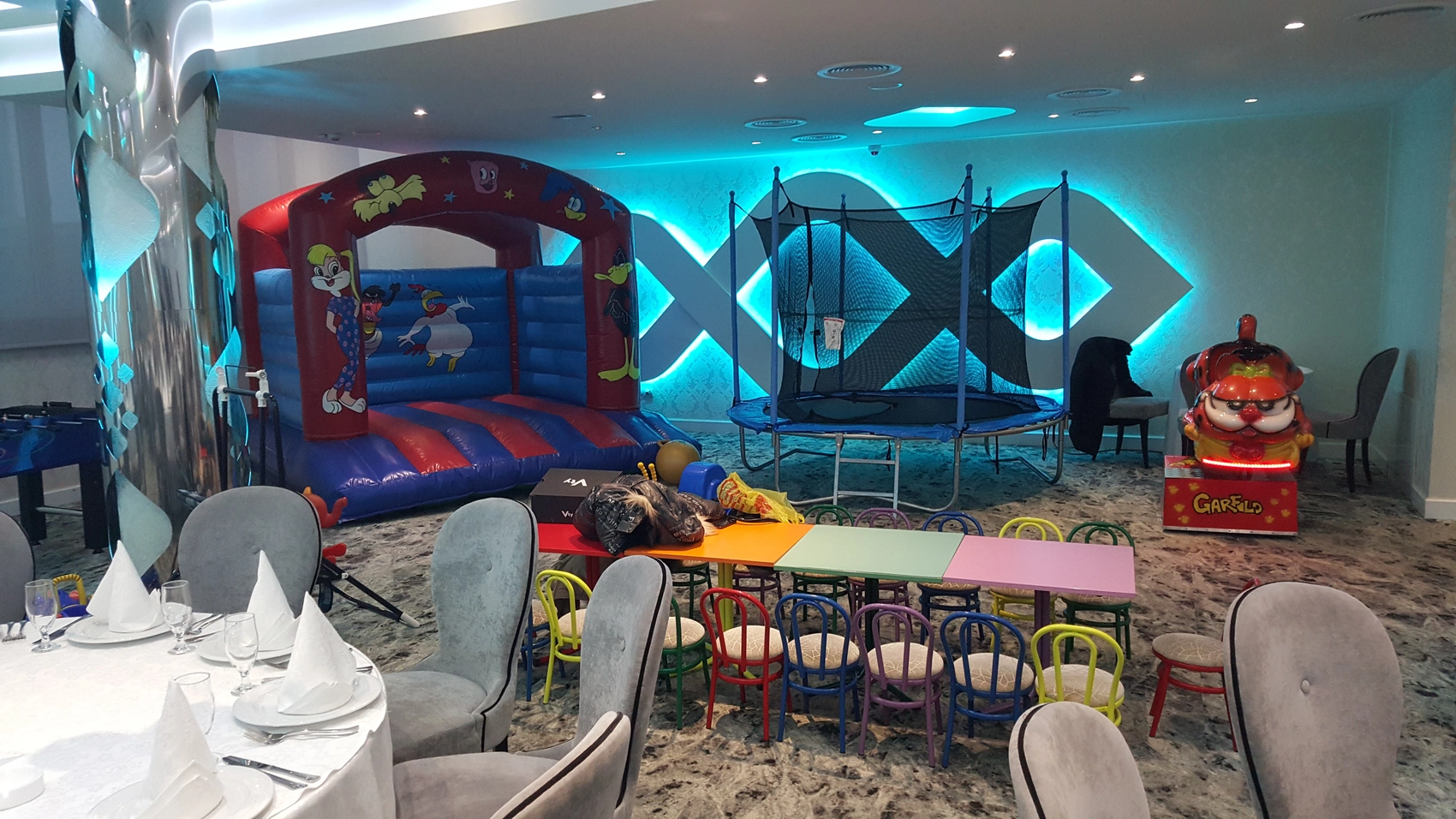 Mobilna igraonica koja unosi zabavu u prostor i kada je planiran događaj u zatvorenom.